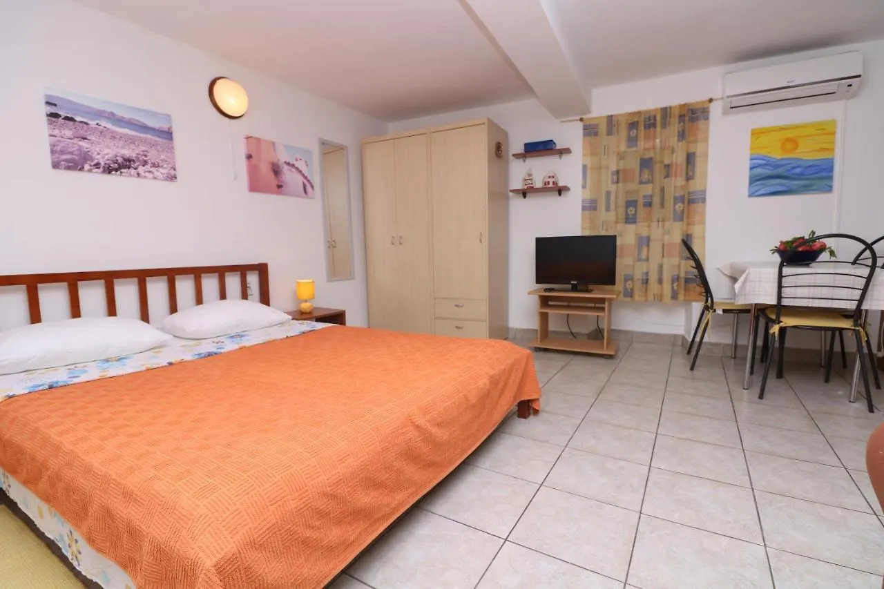 Studio Jasenka Apartment Baška