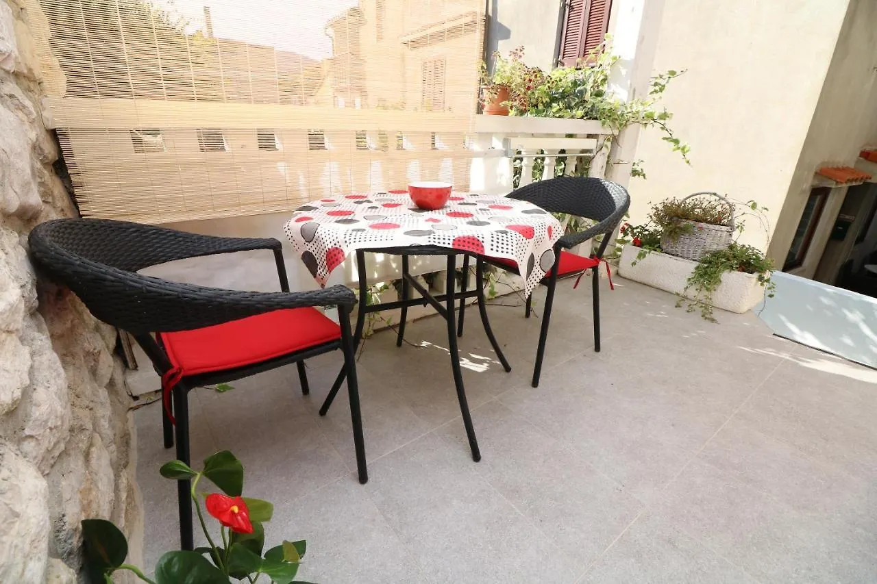 Studio Jasenka Apartment Baska