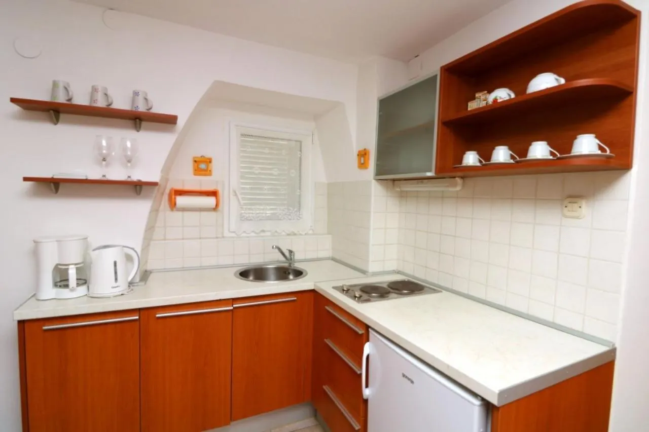 Studio Jasenka Apartment Baska